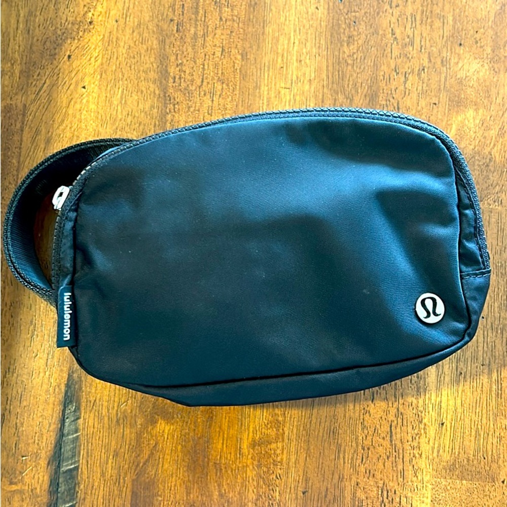 Lululemon hip pack